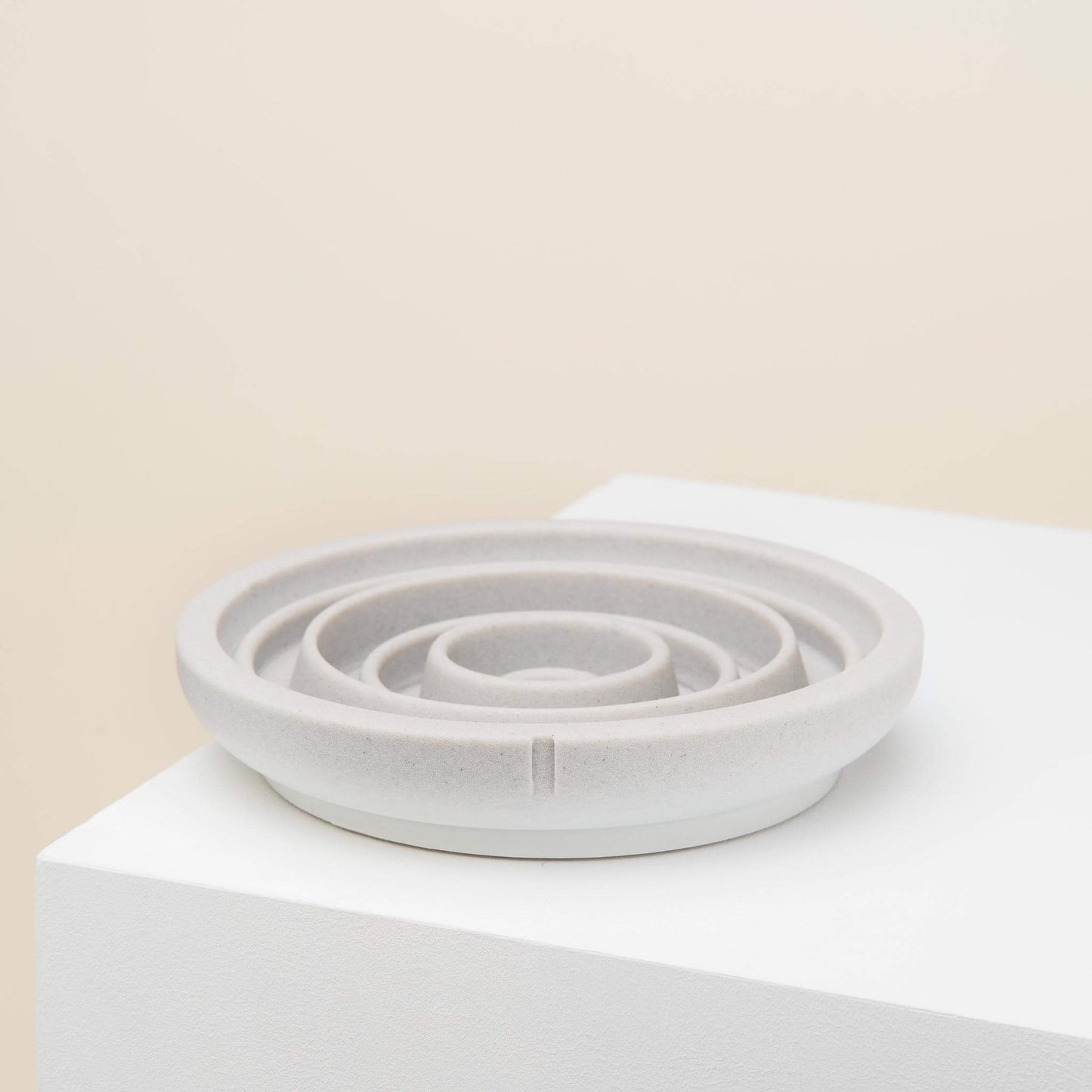 The slow feeder bowl for cats in Dolphin Grey color